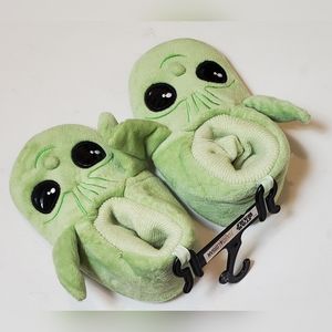 Disney Star Wars The Mandalorian Baby Yoda Kid's Slippers with Grippers Size 7/8